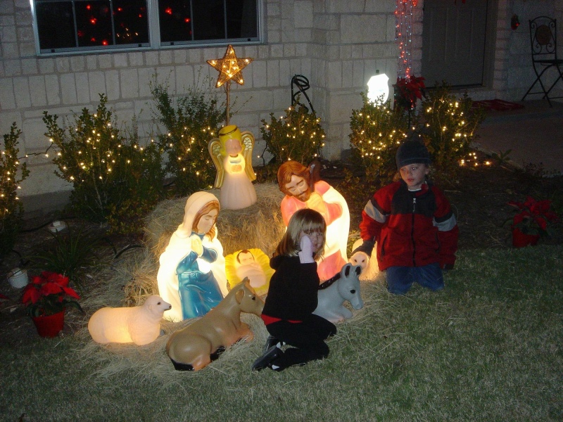 Hildebrand Christmas ScreenSaver/800x600_2005-12-04-Kyla Vale Christmas Lights.jpg